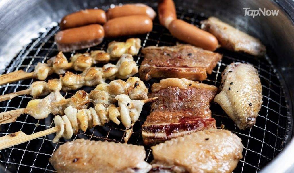荃灣美食 荃灣美食｜另有30多款食物可供燒烤，牛仔骨和雞翼都是必食之選。