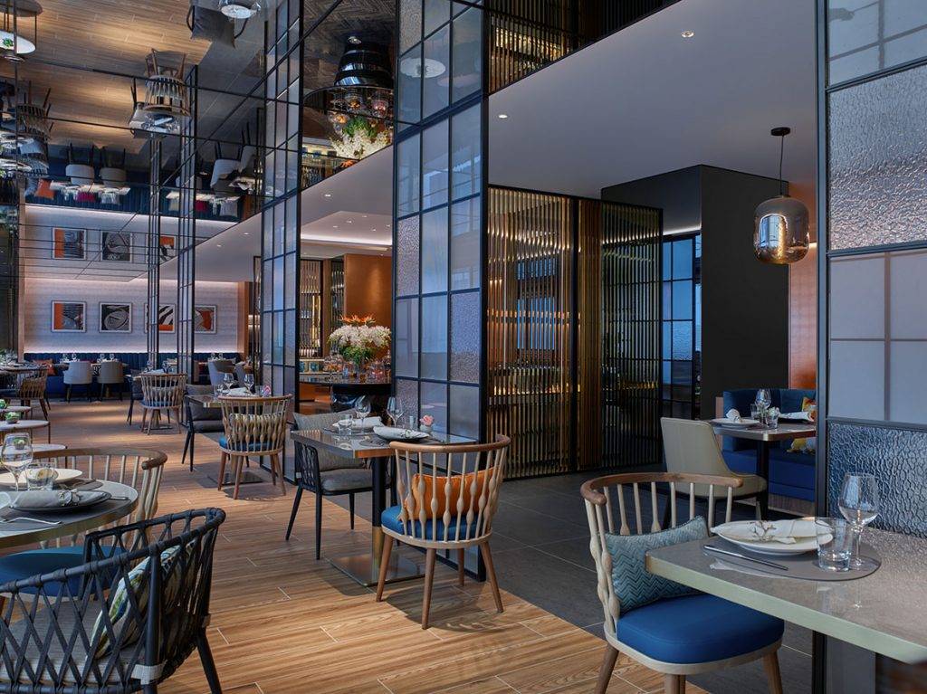 香港酒吧 酒吧餐廳推介｜也設有主用餐區。
