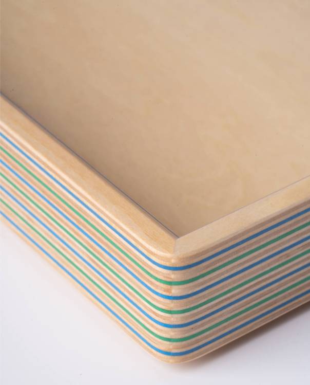回收顏色紙與北海道木材結合形成疊層（圖片來源：M＋官網截圖）