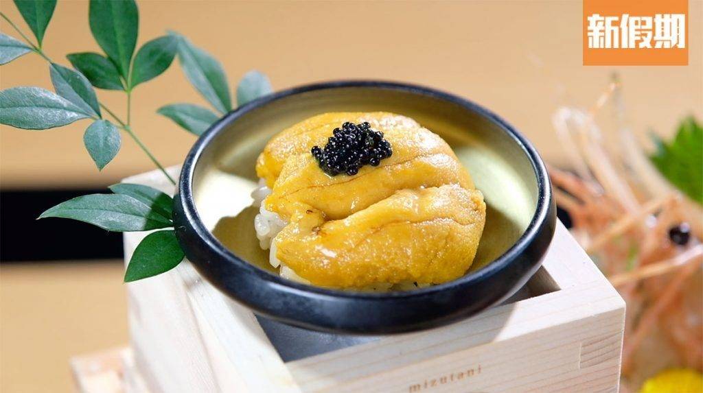 Omakase 全港Omakase推介｜海膽Creamy，放在紫菜上吃口感更豐富。