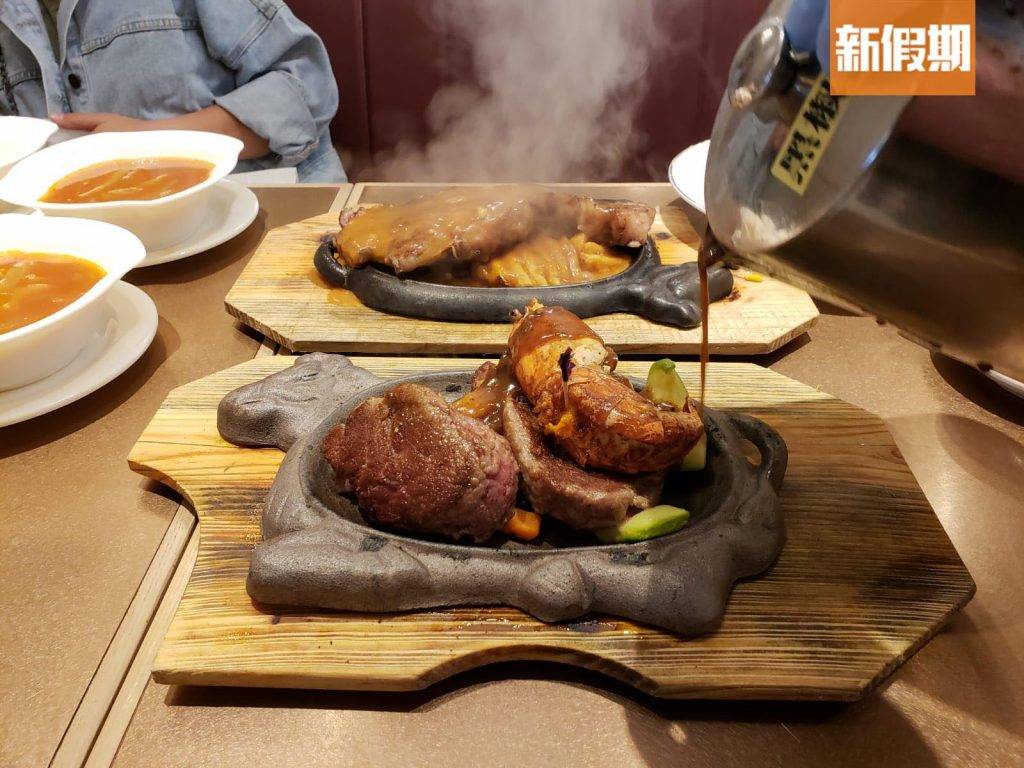 金鳳大餐廳 公牛做型的鐵板，十分懷舊。