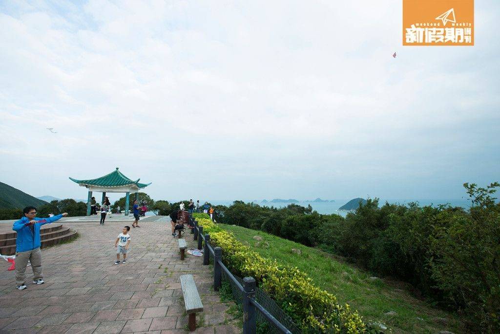 大嶺峒 大坳門燒烤場行山到龍蝦灣，兩邊都有風箏場，大家可以花多點時間去玩。