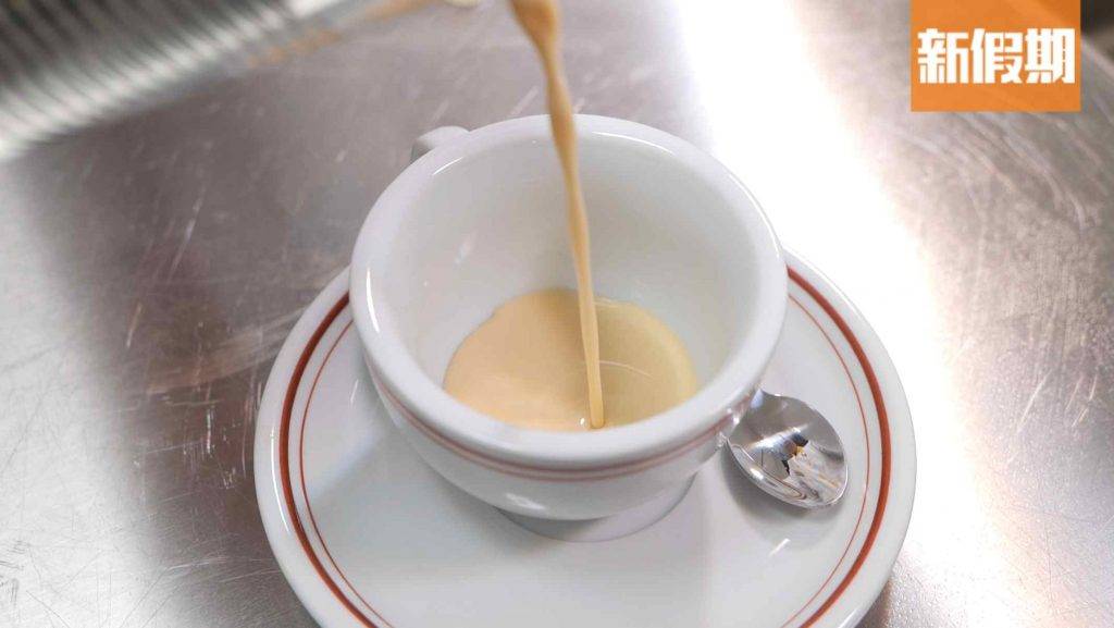 港式奶茶坊間一般會用兩種奶，分別為植脂奶及全脂奶。