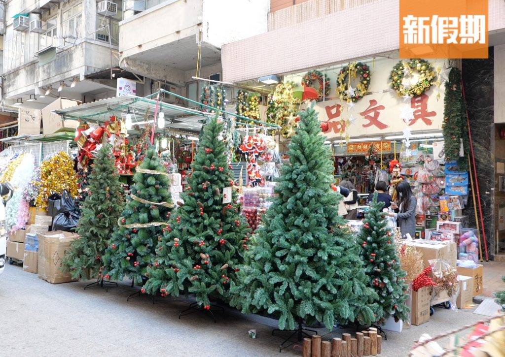 較巨型嘅聖誕樹有成2個人咁高，超誇張！（圖片來源：新假期編輯部）