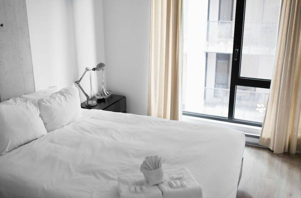 酒店 全白色床舖可以製造一個清潔、舒服的印象給客人。