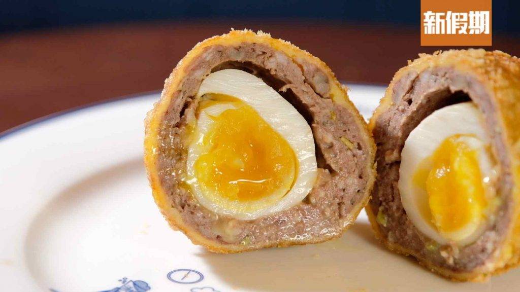 thebakerthebottleman 蘇格蘭炸雞蛋$70蘇格蘭炸雞蛋為英國酒吧最佳佐酒小食，用半熟雞蛋，包裹在香腸及血腸內，再裹上白麵包屑，油炸至金黃鬆脆。