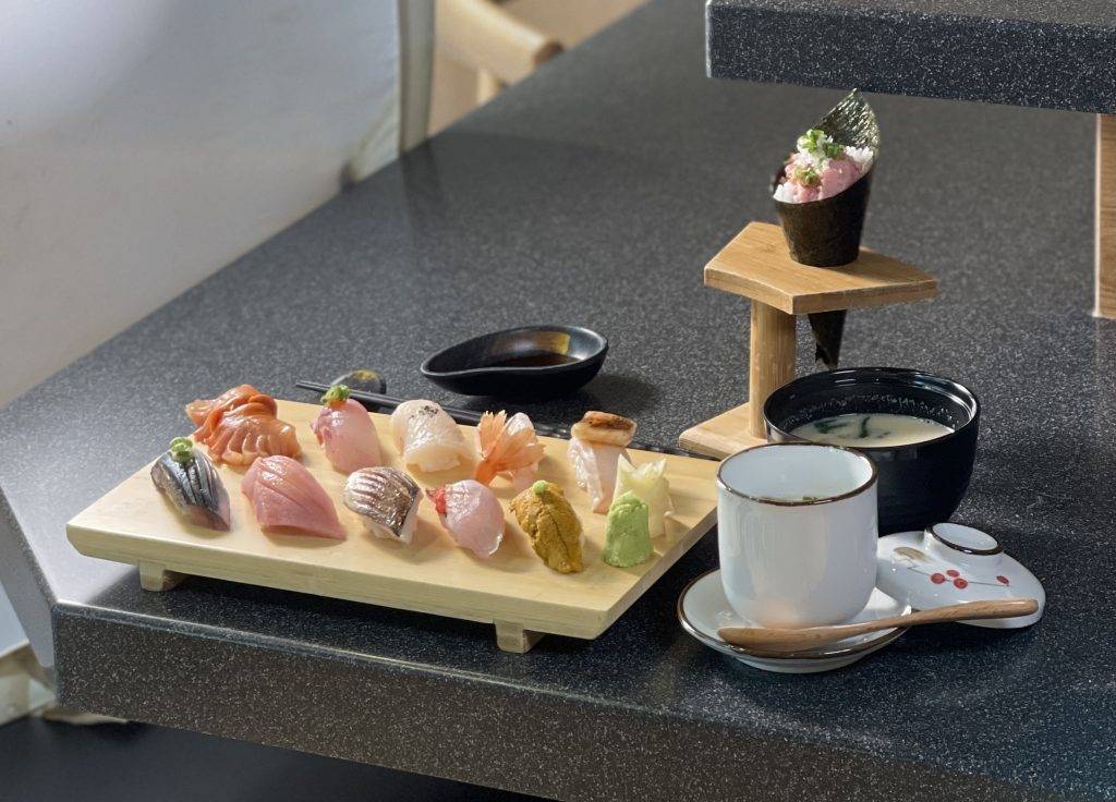 森戶morito 「山」Omakase0包括壽司10貫例如海膽、赤貝、銀鱈魚︱赤牡丹蝦、帶子等）、茶碗蒸、吞拿魚碎手卷、鯛魚湯。*款式根據時令有不同安排。