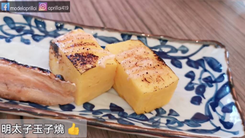 明太子玉子燒味道甜甜，配合明太子醬味道一流！（圖片來源：Youtube＠April Lai）