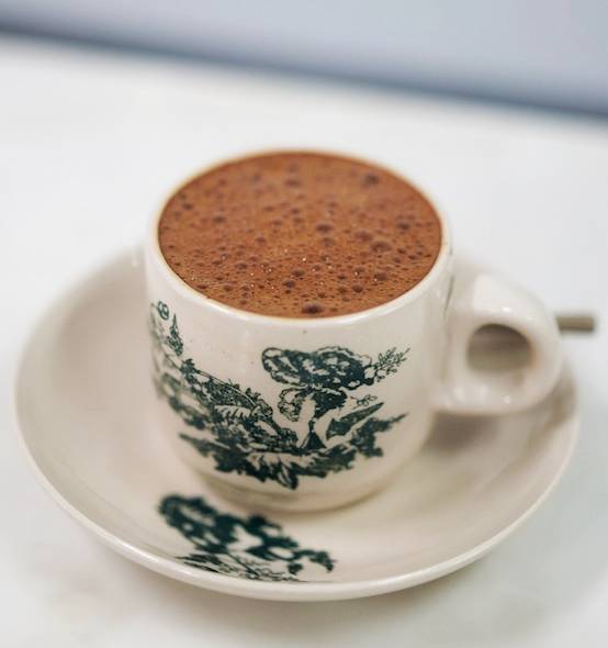 捌哥馬拉籽 馬來西亞奶茶 熱) / 凍) 每杯均以人手「拉茶」，達至濃郁幼滑，表面有泡沫，絕對傳統風味，既香又滑順。