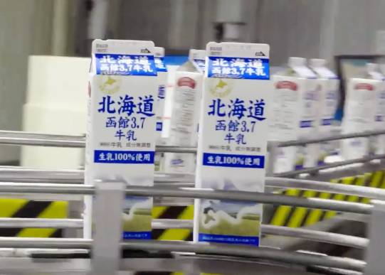 牛奶 經過重重工序，北海道3.7 鮮乳終於可以冷凍送嚟香港喇！