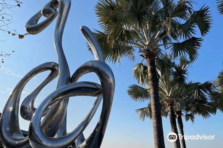 中山紀念公園 更利用毒蛇藝術品增陰氣？