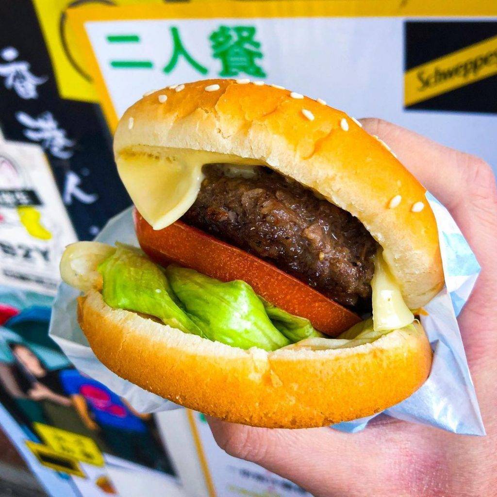 漢堡包 漢堡包推介｜漢堡扒Juicy，夾著清爽生菜、酸甜番茄及半溶芝士，口感層次豐富。
