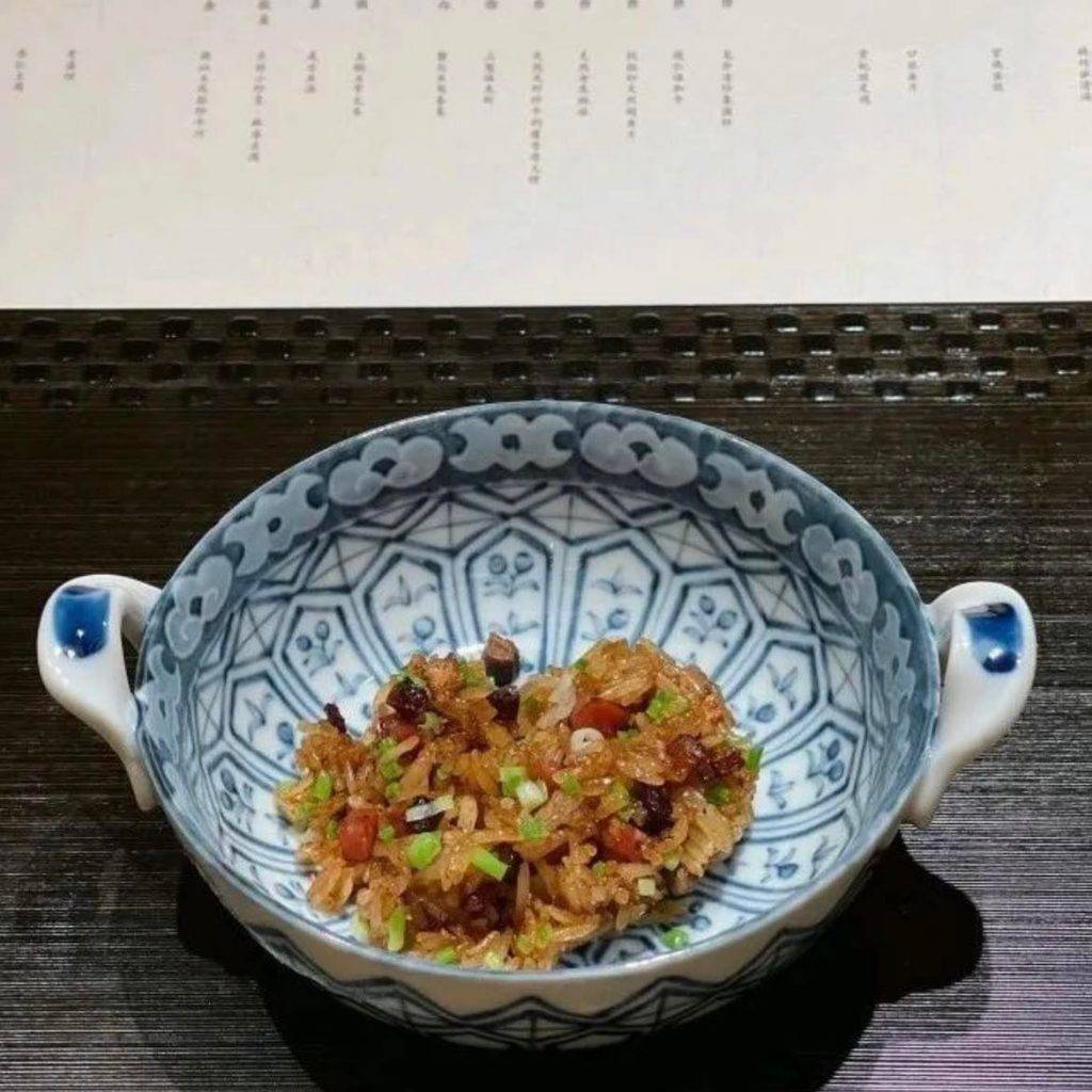 中菜Omakase 頭灶 糯米飯僅有一小碗，基本上是蓋不住碗底。