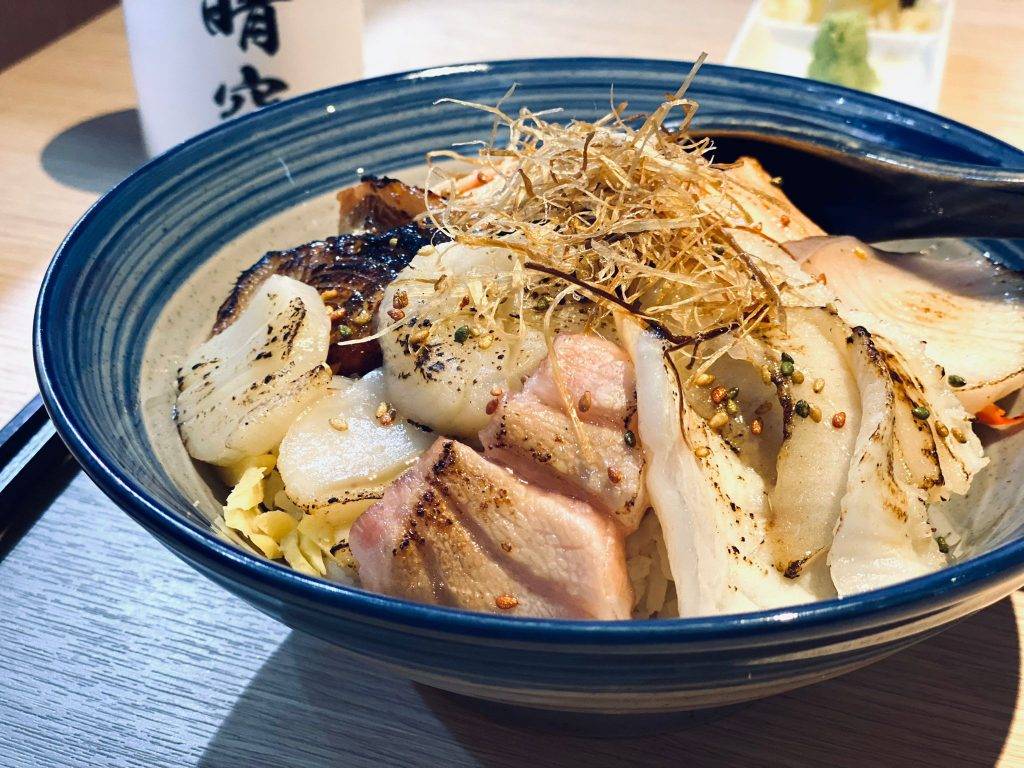 Omakase 晴空 炙燒魚生丼 $158 三文魚、鮪腹、左口魚邊、帆立貝、鰻魚、銀鱈魚。
