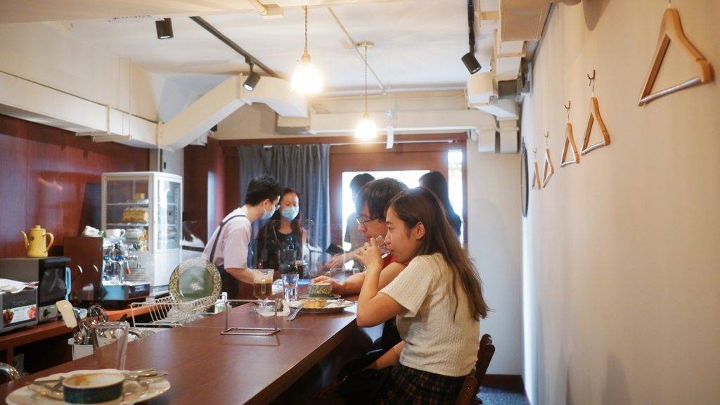 Cafe 全港Cafe｜小店內設有吧檯，拉近店主和客人的距離。