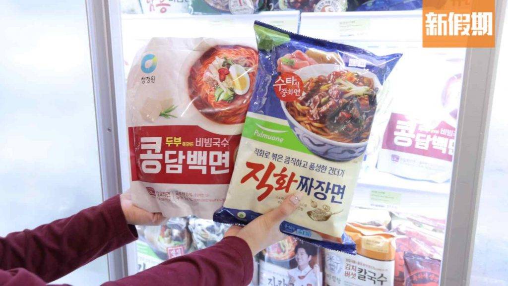 新世界韓國食品 左：豆拌辣麵$55、右：真火炸醬麵$90