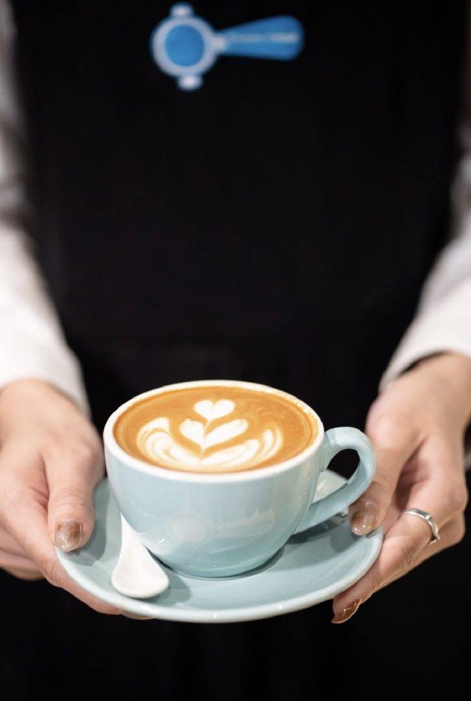 尖沙咀,Cabin Crew Coffee,打卡 店中咖啡，可按個人喜好升級低因咖啡、加濃、蜜糖或轉換為燕麥奶、荳奶等，非常貼心。