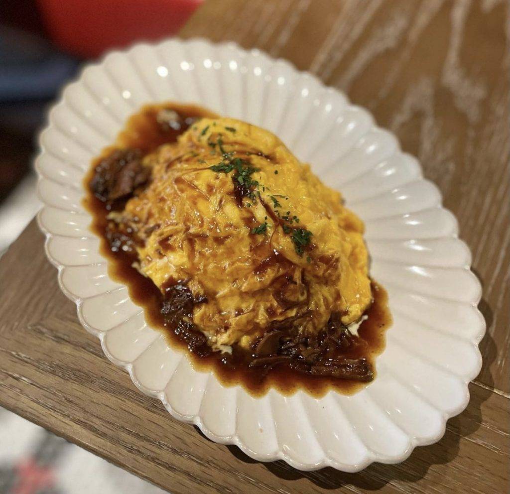 灣仔,綠屋,Maison Meiji Omurice with Wagyu demi-glace sauce$148，包餐湯及沙律滑蛋香濃，加上肉香和牛油，吃光一碟，無難度。