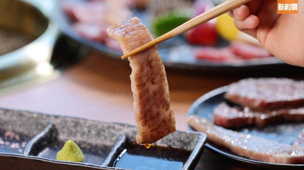 宮崎肉本舖 濃味食法有蘸上日本宮崎肉本舖特製的燒汁。