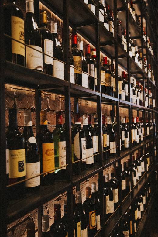 開瓶費 絕大部分西餐廳，都有供應餐酒，不想負開瓶費，其實餐廳內也有好多葡萄酒選擇。