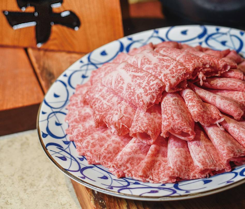Mr.Steak Mr. Steak的和牛自助餐，今月特意選用近江牛，片片雪花均勻，肉味濃香。