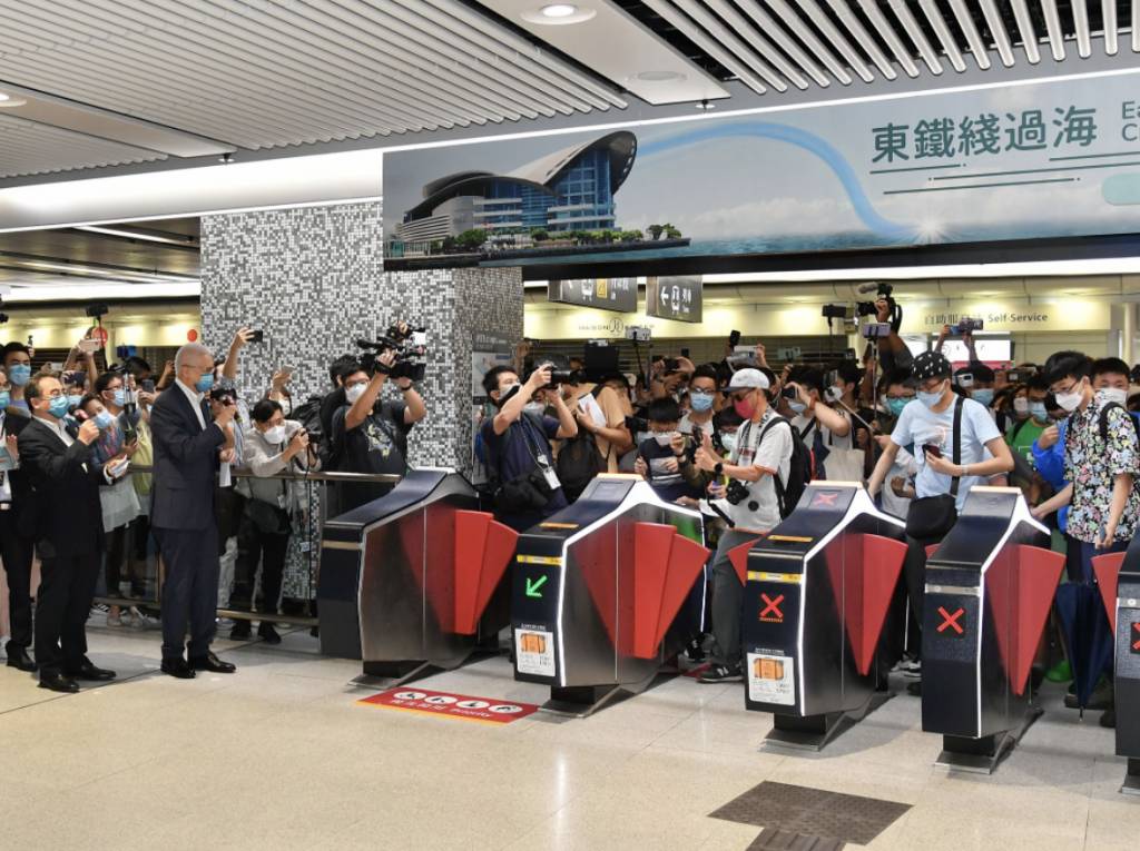 東鐵過海段 東鐵綫過海段是香港第四條過海鐵路，於今年5月15日正式通車
