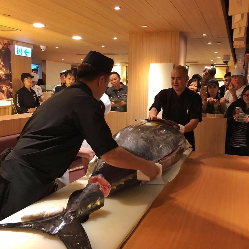 結業壽司店 板前壽司每年都會於築地市場競投「日本一」吞拿魚。