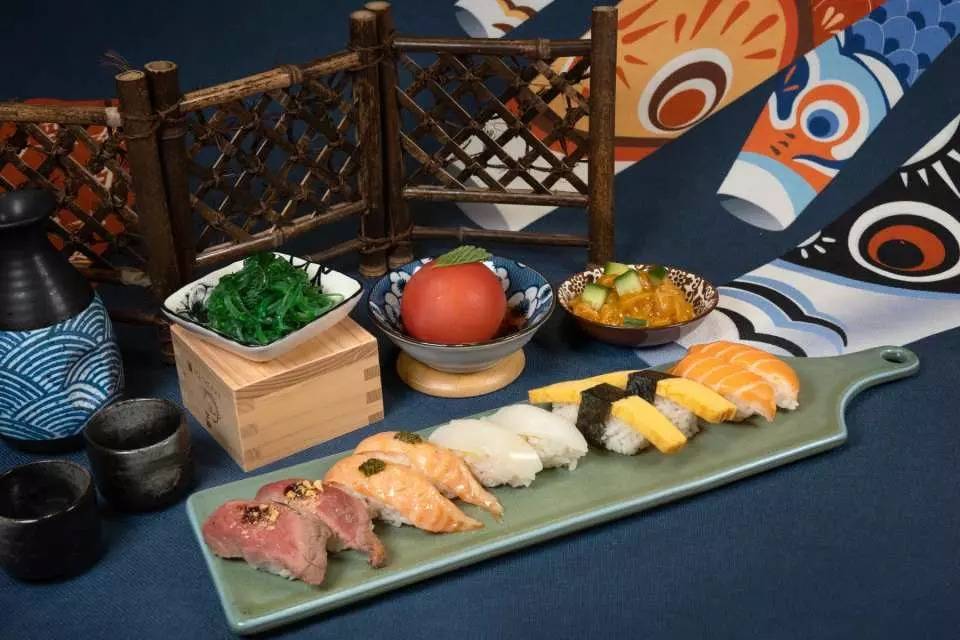 六國酒店放題 北海道帶子壽司、牛油果醬熟蝦壽司及吞拿魚茸海苔飯包