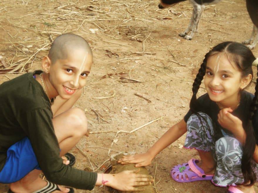 印度神童 「印度神童」阿南德與妹妹。