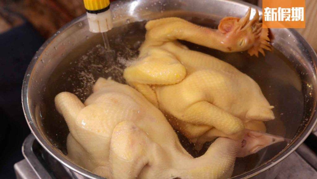 燒味 過冷河有助提升雞皮的嫩滑質感。