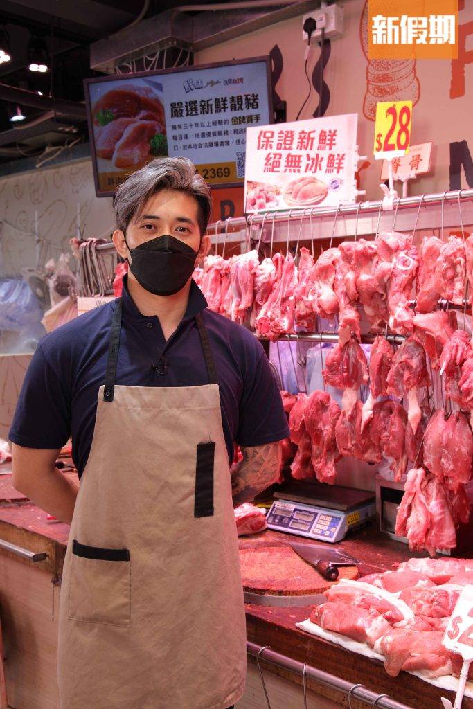 豬肉檔AK 荃灣豬肉檔AK，名為阿威，今年36歲，曾做過地盤工及豬肉生產線，至今從事豬肉檔6年，並繼續以此事業行下去。