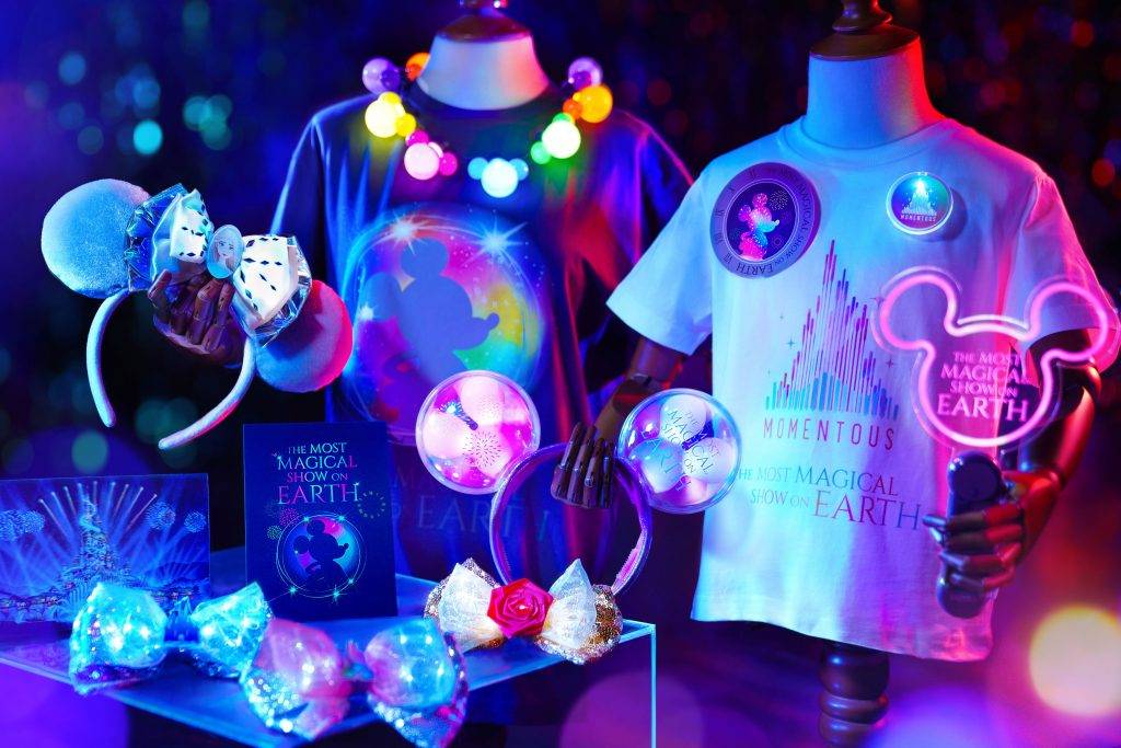 迪士尼煙花 樂園及酒店商店推出一系列發光商品及有特別反光效果的T恤