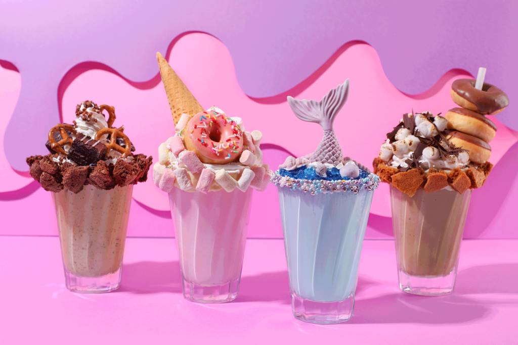 JAJA Shake-it-off Series $85 - $150 四款震撼視覺奶昔包括：超級食物的螺旋藻製成夢幻藍調的雲呢拿口味Tell-Tails、草莓口味的Do or Donut、曲奇口味的Milky Way 及Baileys 口味的Un-Bailey-vable ，打卡一流！