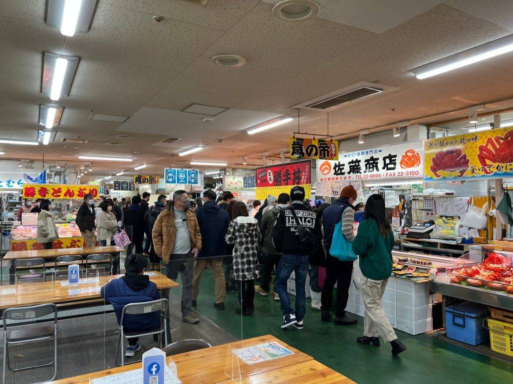 一田勝手丼 日本釧路和商市場主打「勝手丼」。