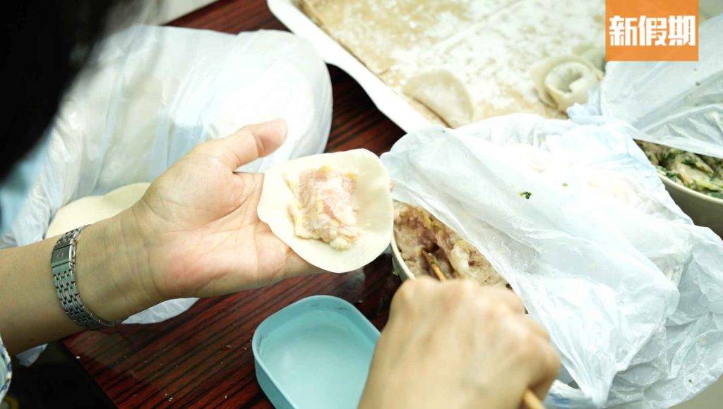 滿堂樂滬京風味 津白餃已經甚少人製作，因為水份過多，保存方法較難，所以需要每日即包。