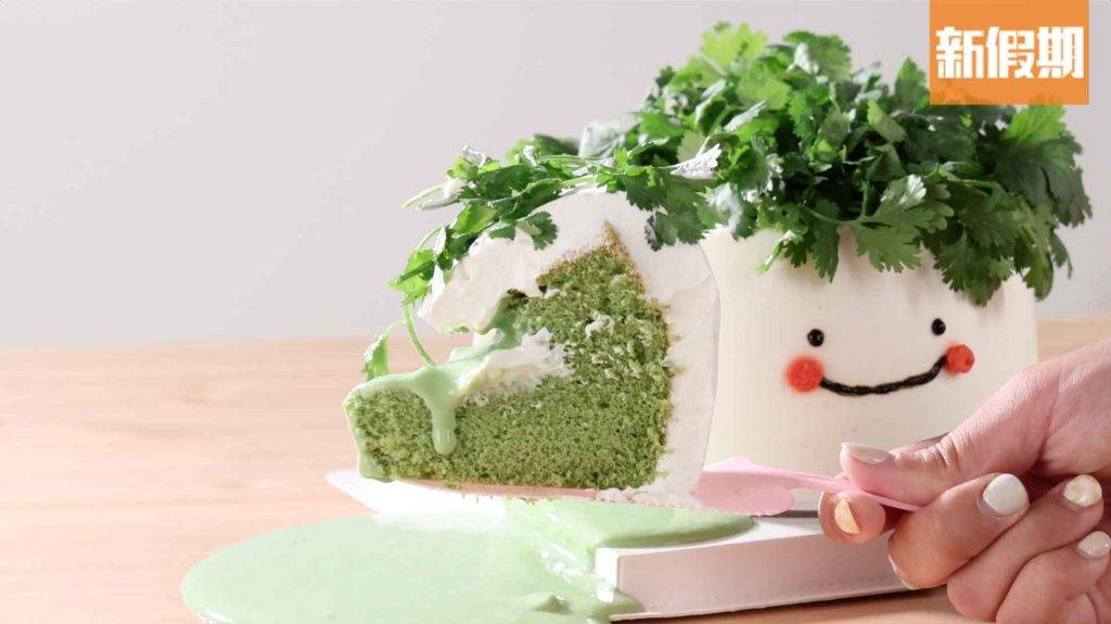 芫荽蛋糕 兩者的蛋糕體均用上綠茶戚風蛋糕。