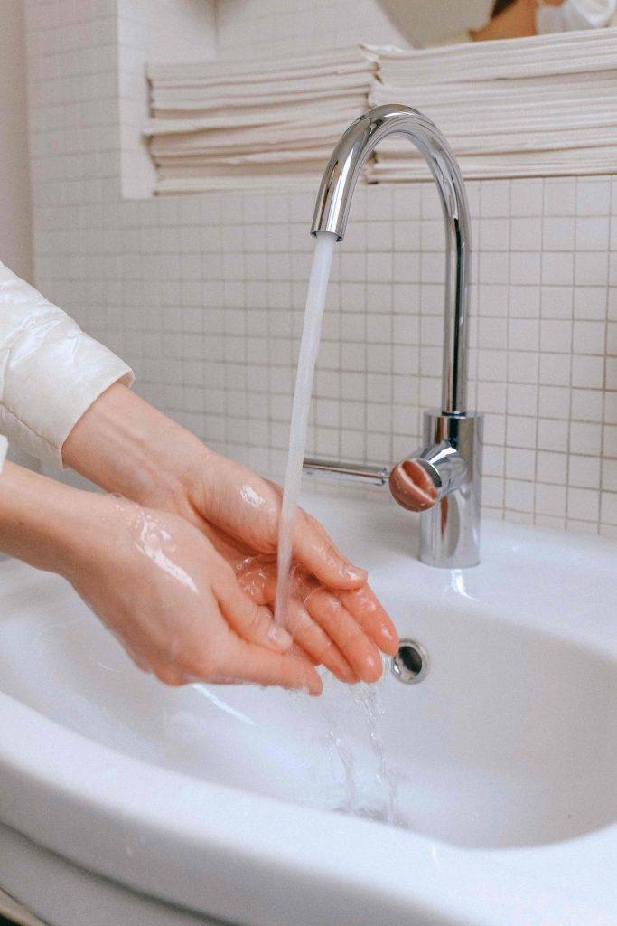 小便 長期沖涼小便或養成「膀胱底壞習慣」，嚴重令洗手時都會有便意。