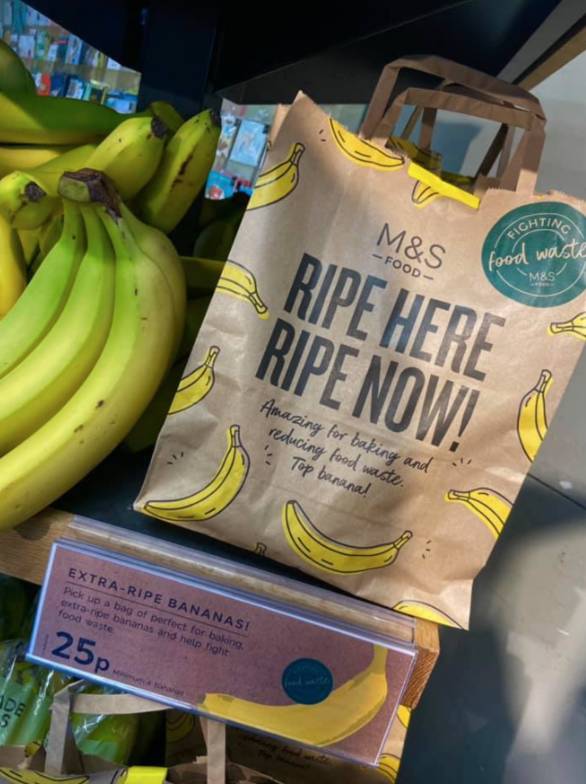 英國馬莎 「25p Banana Bag」，每袋有3隻完熟香蕉，適合用來焗麵包、蛋糕等，價錢只是25p約HK$2.5）！