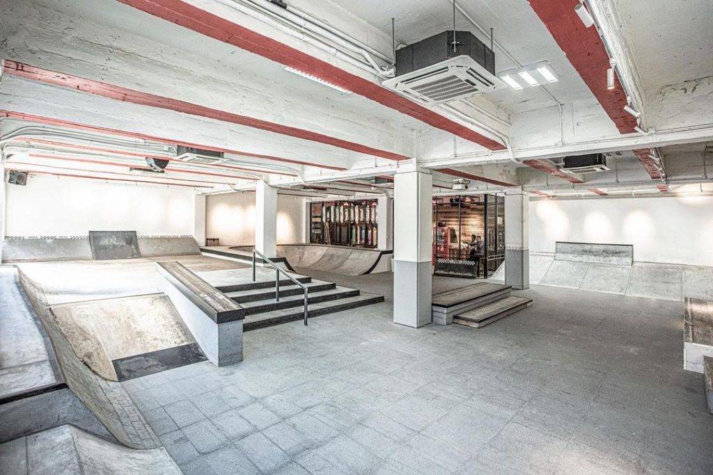 香港好去處 運動勇者塔 室內好去處 室內滑板場位於觀塘，佔地約3,000呎