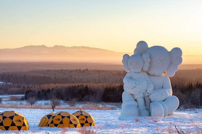 展覽 藝術 KAWS:HOLIDAY在內地長白山的大型雪雕。