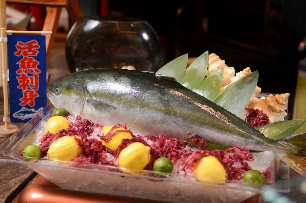 9月自助餐 酒店 逢星期五至日晚上，廚師更會即席切原條日本油甘魚每晚會即席切原條日本油甘魚