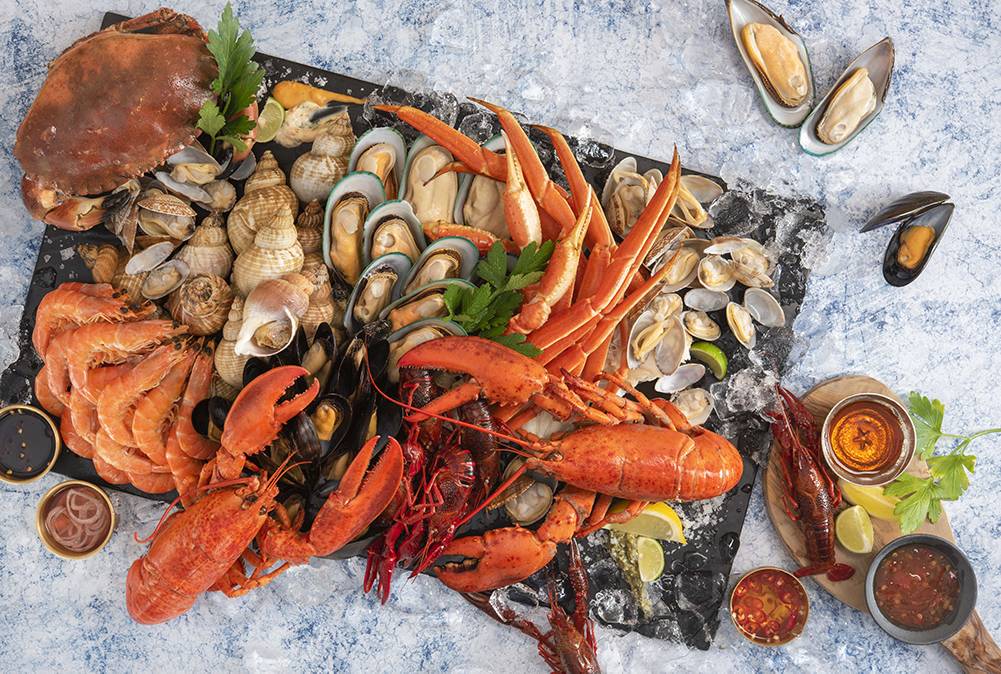 富豪香港酒店 多款海鮮任食，包括龍蝦、麵包蟹、藍青口、鱈蟹腳及海蝦等！