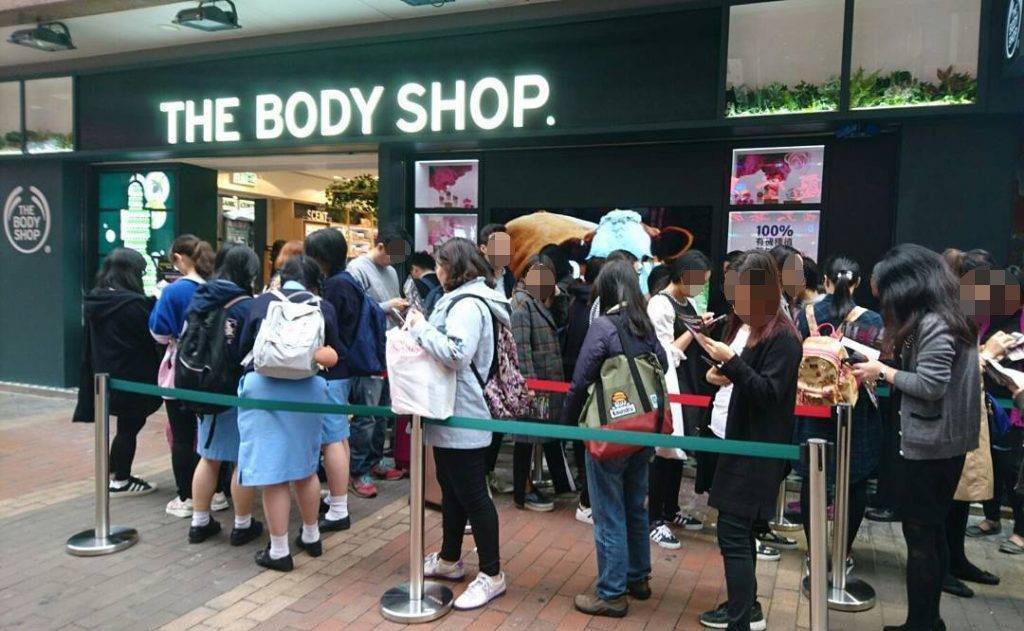 The Body Shop The Body Shop由旺角港鐵站E出口一出來就見到，絕對是不少港人心目中的旺角地標。
