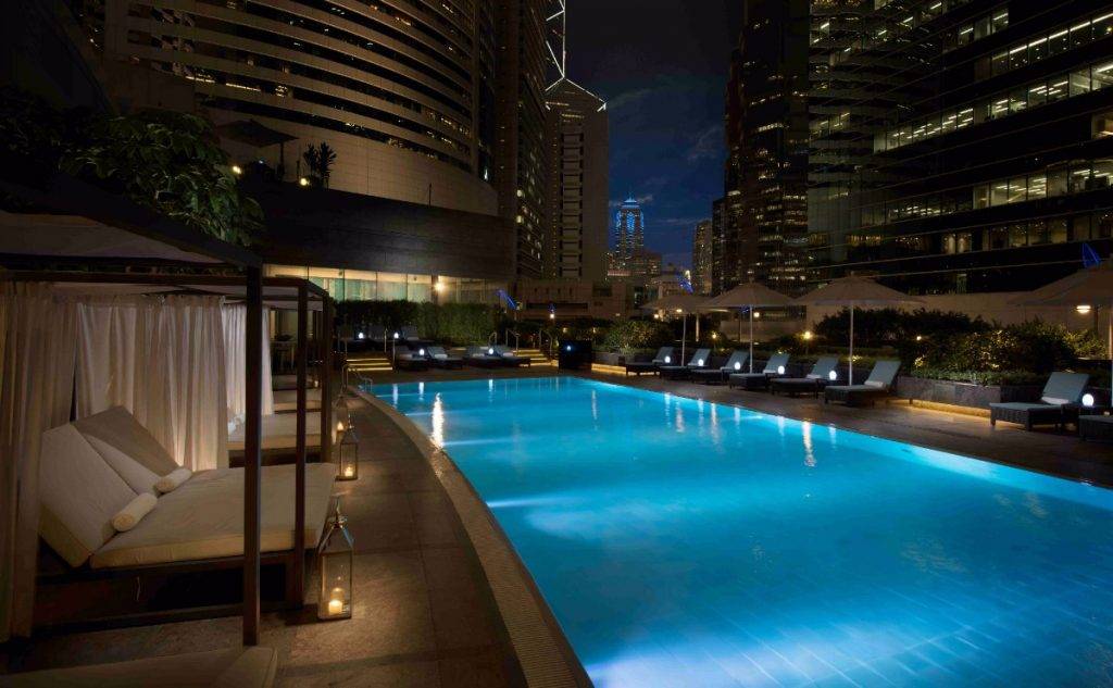 酒店排名 酒店 位於金鐘的中心地帶，仍然有戶外恒溫泳池