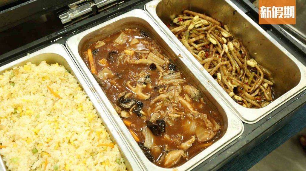素食自助餐 粉麵飯包括黑松露乾燒伊麵、揚州炒飯等。