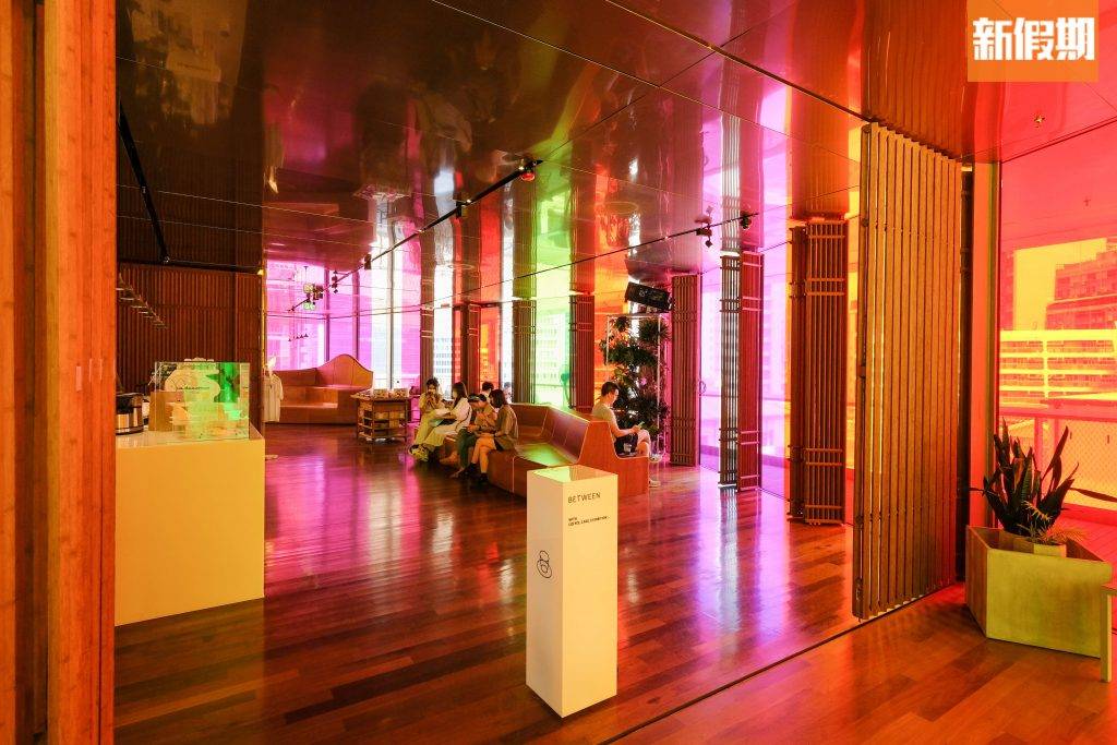 大館 裝置更延伸至旁邊的咖啡廳「Bewteen」，大玩色彩元素。