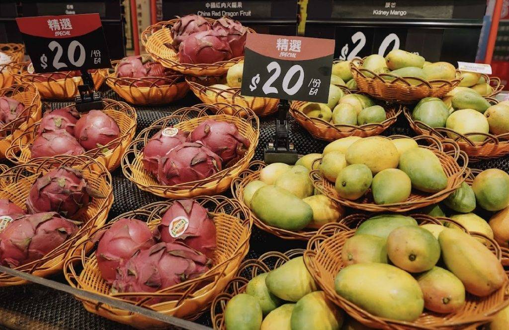 惠康,葵涌,超市 價錢實惠的特價生果專區，任選任挑。