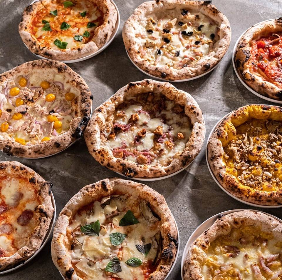 薄餅 餐廳主打拿坡里手工pizza，一共有20多款，選擇多多。
