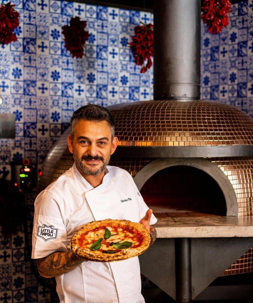 薄餅 餐廳由來自意大利拿坡里總廚Gavino Pilo開設，他忠於當地傳統製餅方法。
