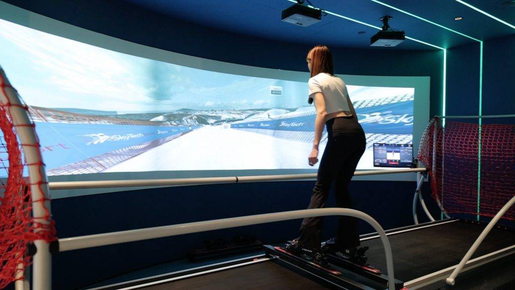 One Innovale 模擬滑雪機將奥運真實賽道呈現玩家眼前，可透過實時比賽與世界各地玩家線上競賽，啟迪滑雪愛好者的運動潛能。